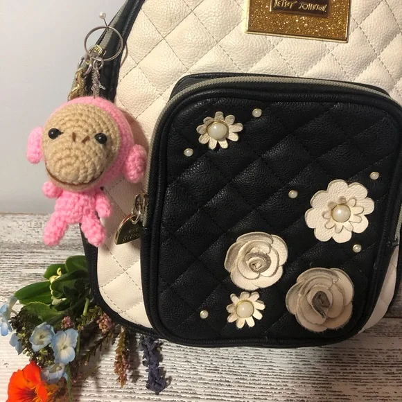 Hand-knitted Monkey Keychain. Pink. Accessorie for Bags/ Handbags - Picture 4 of 6